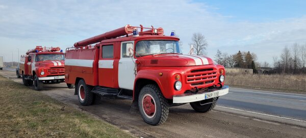 Kėdainiečiai į Ukrainą išlydėjo du gaisrinius automobilius