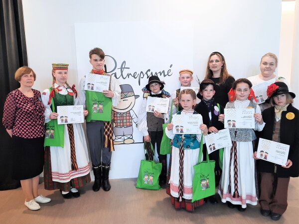 Iš respublikinių moksleivių folklorinių šokių varžytuvių „Patrepsynė“ kėdainiečiai grįžo su...