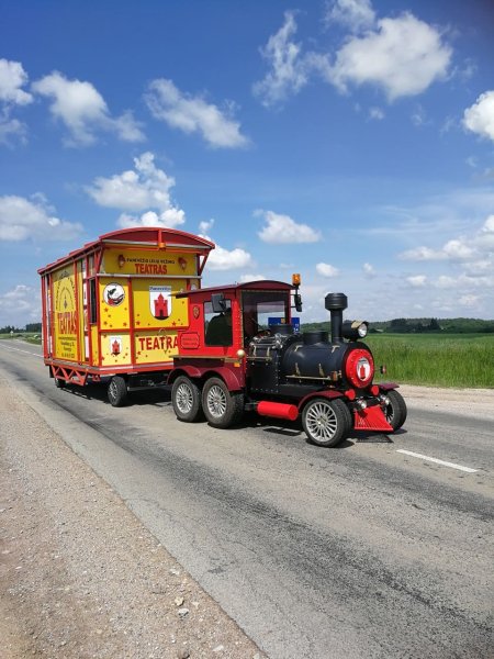 Garvežiukas veža stebuklingą lėlių teatro pasaulį į kaimus ir miestelius!