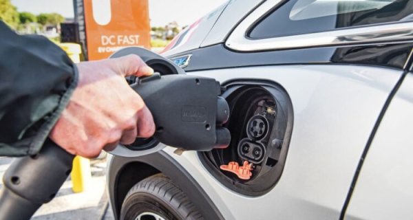 Permainos elektromobilių įkrovimo stotelėse