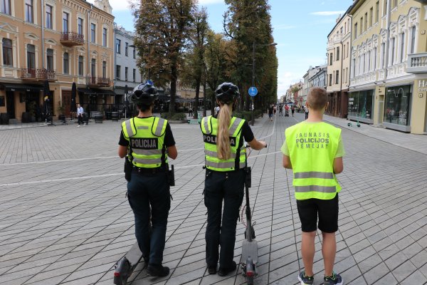 Kauno pareigūnai primena apie saugų keliavimą dviračiais ir paspirtukais