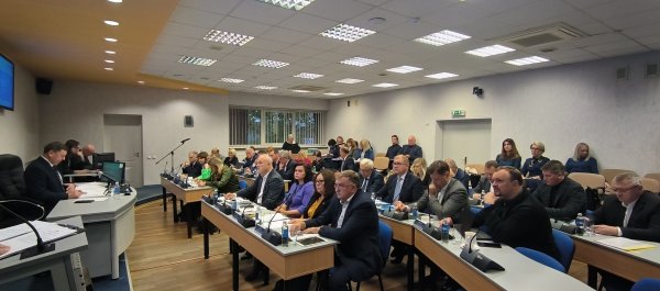 Šeštajame Kėdainių rajono savivaldybės tarybos posėdyje svarstyti 42 klausimai