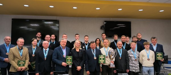 Padėkota futbolo klubui „Nevėžis“ – Optibet Pirmos lygios bronzos medalių laimėtojams