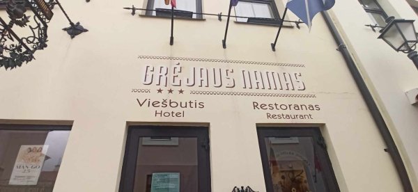 Viešieji užrašai, reklama turi būti parašyti taisyklinga kalba, reklamai įrengti reikia leidimo
