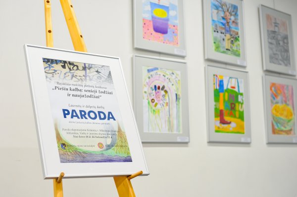 Apdovanoti konkurso „Piešiu kalbą: senieji žodžiai ir naujažodžiai“ laureatai, pristatyta paroda