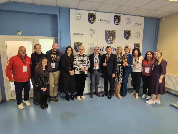 LSU Kėdainių „Aušros“ progimnazijoje svečiai iš Italijos, Graikijos ir Rumunijos