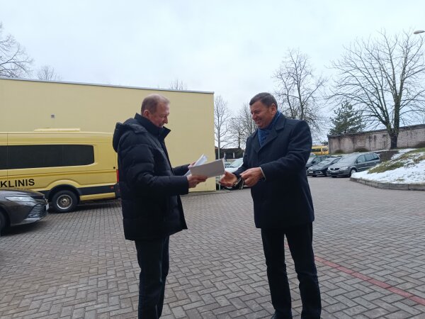 Naujas mokyklinis autobusas perduotas Krakių M. Katkaus gimnazijai