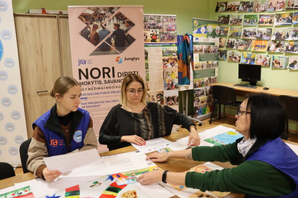 Susitikimas Kėdainių SJMC Atvirajame jaunimo centre „LANG‘as“: aptarti užsienio kilmės jaunimo...