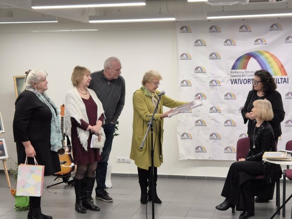 Kėdainių literatų ir menininkų sambūris „Vaivorykštės tiltai“ paminėjo savo veiklos dešimtmetį ir...