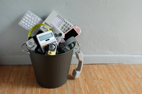 Kur ir kaip tinkamai dėti nenaudojamą elektroniką?