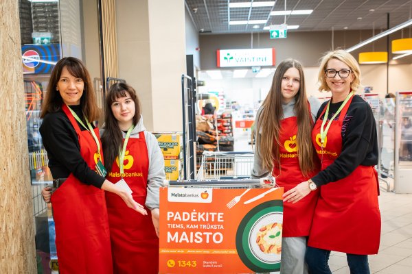 Tūkstančiai savanorių kviečia prisidėti: šį savaitgalį parduotuvėse vyks „Maisto banko" akcija