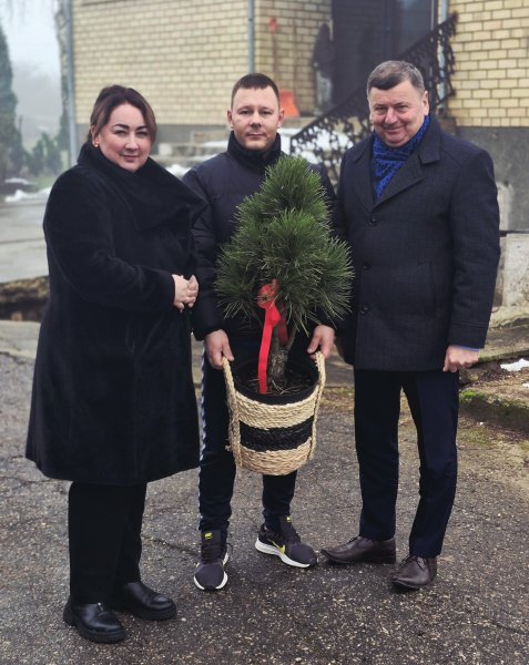 Savivaldybės meras V. Tamulis padėkojo už kraštiečiams dovanotą kalėdinę eglę