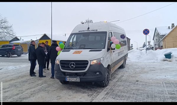 Akademijos gimnazijai – naujas mokyklinis autobusas