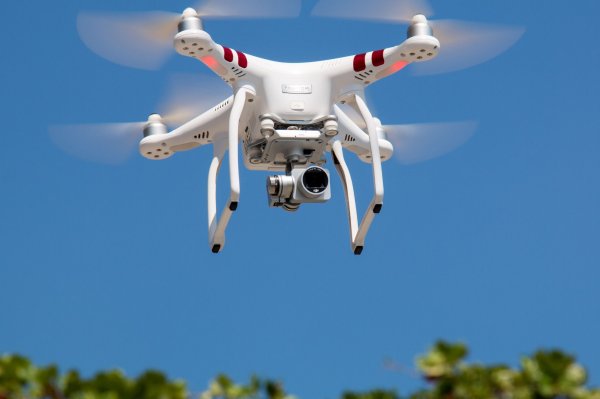 Kviečia į bepiločių orlaivių operatoriaus kursus suaugusiems Kėdainiuose