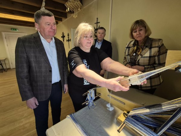 Gijos, jungiančios miestą: kviečia išbandyti audimą