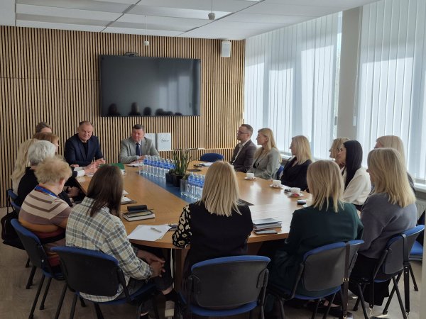 Dalykiškas susitikimas su Valstybės vaiko teisių apsaugos ir įvaikinimo tarnybos vadovais