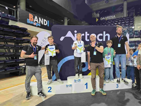Dronų varžybose „Airtech Open 2026“ azartas liejosi per kraštus – sveikiname nugalėtojus
