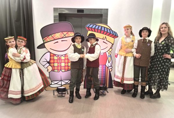 Folklorinių šokių varžytuvėse „Patrepsynė“ kėdainiečiai apdovanoti diplomais