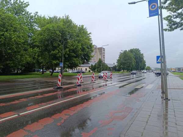 Pėsčiųjų saugumui – eismo saugos salelės pagrindinėje miesto gatvėje