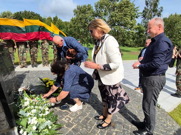 Kėdainiuose paminėta Baltijos kelio diena ir Europos diena nacizmo ir stalinizmo aukoms atminti