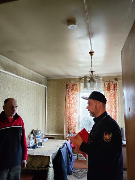 Josvainių seniūnijoje ugniagesiai aplankė 42 būstus – konsultavo gyventojus ir montavo dūmų...