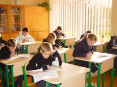 Labūnavos moksleiviai laiko Konstitucijos egzaminą