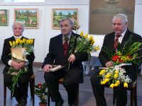 „Aukso vainiko“ laureatai tapytoja Elena Ruzgienė, šiaulietis juostų audėjas Antanas Dundulis ir kryždirbys iš Utenos Pranas Kaziūnas